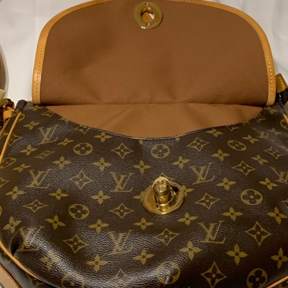 Louis Vuitton - Picture 7 of 8